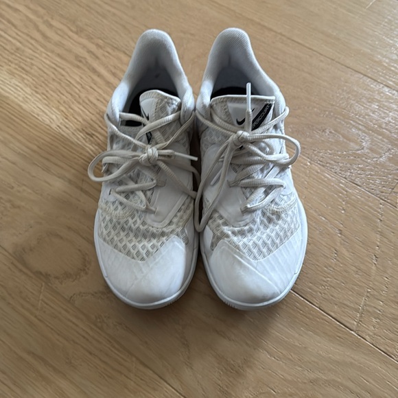 Girl’s volleyball shoes - Picture 4 of 5